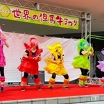 「世界の但馬牛まつり」でダンスを披露する「ももいろクロおばあＺ」＝昨年９月２４日、但馬牧場公園（まきちゃん撮影）