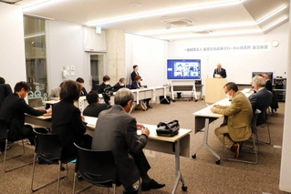 昨年１２月に開かれた「医療文化経済グローカル研究所」の設立総会＝養父市八鹿町八鹿（同市提供）
