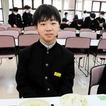 坂本誠志郎賞に選ばれた給食を考案した土江奏吾さん＝養父市十二所