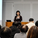 不登校やひきこもりについて話す神戸市看護大学の船越明子教授＝兵庫県豊岡市立野町