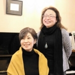 但馬出身・在住などの音楽家で結成した「但馬クラシック音楽協会　音の窓」の髙内祥子代表（右）、中嶋由紀副代表＝豊岡市中央町