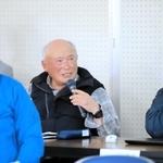扇ノ山山系のイヌワシについて報告する日本イヌワシ研究会の三谷康則さん＝上山高原ふるさと館