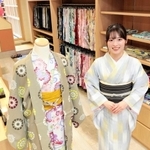 「Ｙｕｋａｔａ　ｍａｍｉｒｅ」マネジャーの松井未季さん。約２００種類の浴衣から好きなものを選べる＝豊岡市城崎町湯島