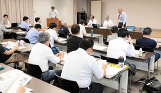 北但大震災の震源地改定を巡り、豊岡市が開いた住民との意見交換会＝城崎振興局