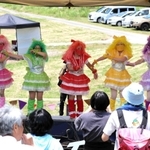 ハチ北ミュージックフェスに出演した「ももいろクロおばあＺ」＝６月１日、ハチ北高原スキー場