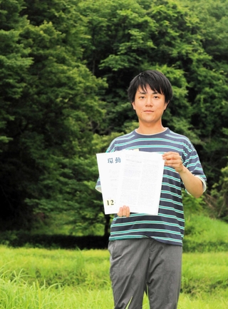 野生絶滅種「スジゲンゴロウ」について、直近の標本が豊岡で採取されたことを明らかにした渡辺黎也さん＝豊岡市祥雲寺