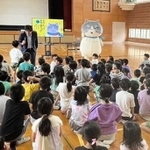 児童たちから質問を受けるマル＝広谷小学校