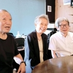 （左から）講演した廣江研さんと、植村直己さんの妻公子さん、平田オリザさん＝江原河畔劇場