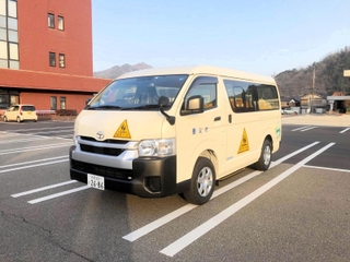 車検切れのまま運行していた園児送迎バス（養父市提供）