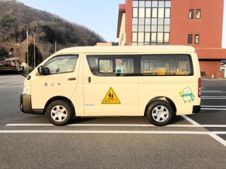 車検切れのまま運行していた園児送迎バス（養父市提供）