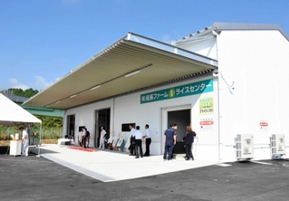 米の乾燥や精米、袋詰めなどを行うライスセンター＝朝来市山東町大月