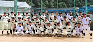 全国大会に向けて意気込む八鹿青渓・関宮学園のメンバーら＝養父市八鹿町九鹿