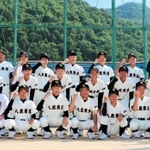 近畿大会出場を決めた八鹿青渓中と関宮学園の軟式野球部合同チーム＝養父市八鹿町九鹿