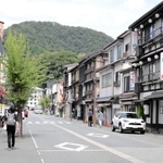 閑散とした城崎温泉街＝３０日午後、豊岡市城崎町湯島