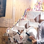 久谷八幡神社の宵祭りで奉納された「久谷ざんざか踊り」＝１４日夜、新温泉町久谷