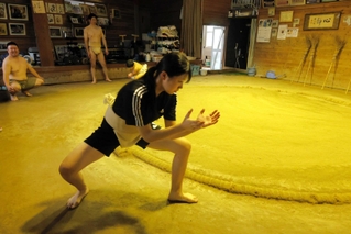 中学生活最後の大会で、１勝を目指して稽古に励む谷元綺星さん＝新温泉町芦屋