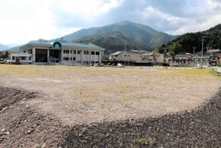 小さな拠点として整備する関宮地域局の周辺＝養父市関宮