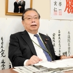 事務所で選挙戦を振り返る谷公一氏＝豊岡市塩津町