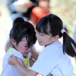 相撲を楽しむ子どもたち＝浜坂東小学校