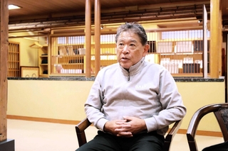 城崎大火の消火活動を振り返る椿野仁司・城崎消防団長＝豊岡市城崎町湯島