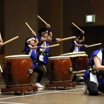 県大会で演奏する「養父太鼓　鼓彩」のメンバー＝養父市八鹿町国木