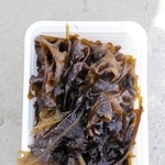 香住海上保安署が押収したワカメ（同署提供）