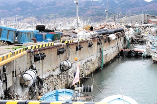 能登半島地震で隆起した輪島港＝石川県輪島市