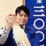 創業３００周年の記念第１弾の「生酛　純米大吟醸　にごり酒」＝香住鶴