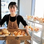 天然酵母のロールパン専門店「あさみせのはなれ」を開いた小山怜子さん＝豊岡市但東町久畑
