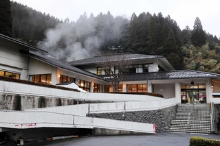 露天風呂などが人気のリフレッシュパークゆむら＝新温泉町湯