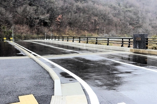 架け替えが完了した「上野橋」＝豊岡市出石町上野