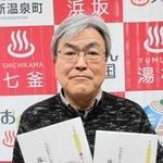 「漫画を通して故郷にこういう人がいたんだと知ってほしい」と話す制作委員会の水谷和尚委員長＝新温泉町浜坂