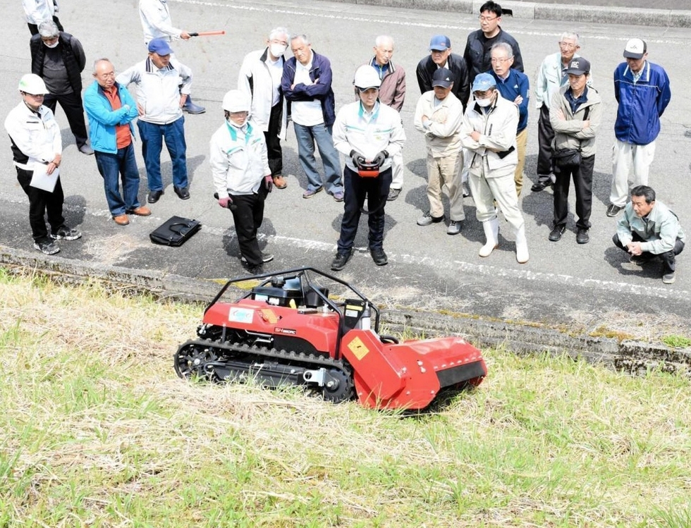 個人運営・土日祝限定】草刈り代行サービス｜草刈り機＋軽トラ草処分可