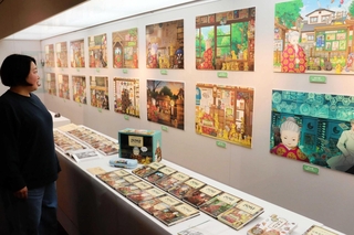 「ふしぎ駄菓子屋銭天堂」の世界観を体感できる特別展＝豊岡市立歴史博物館