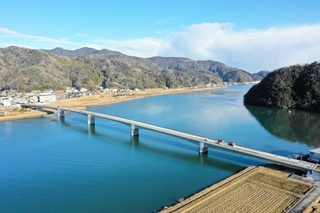 豊岡の新城崎大橋が5月31日開通 老朽化で架け替え 着工20年、2車線と