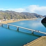 １月にドローンで撮影された建設中の城崎大橋＝豊岡市城崎町楽々浦ほか（豊岡土木事務所提供）