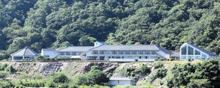 県が民営化を検討する「浜坂温泉保養荘」＝新温泉町浜坂