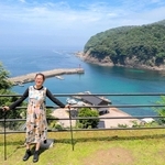 思い出の鎧駅に降り立った河合美智子さん（本人提供）