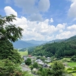 山あいにある高橋地区の風景＝豊岡市但東町小坂