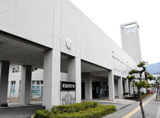 新温泉町役場＝兵庫県新温泉町浜坂