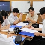 外部講師を招き、まちの将来像や活性化策を考える＝豊岡市竹野町竹野