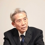 新温泉町長選への意欲を語る西村銀三氏＝新温泉町湯