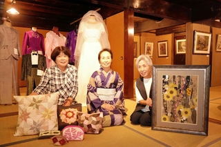 パッチワークと洋裁、押し花アートを出品する（左から）土居恭子さん、正垣道子さん、正垣朝恵さん＝養父市大屋町糸原