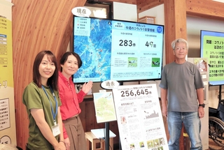 市民から寄せられた野生コウノトリの目撃情報が毎週更新され、個体に出合えそうな地点を把握できる＝豊岡市立コウノトリ文化館