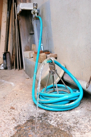 浜坂地域では井戸水を使う家庭が多く、下水道料金は人数制になっている＝新温泉町浜坂