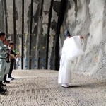 居組トンネルの掘削着手に合わせて開かれた安全祈願祭＝新温泉町居組（県新温泉土木事務所提供）