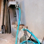 浜坂地域では井戸水を使う家庭が多く、下水道料金は人数制になっている＝新温泉町浜坂