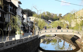 北但大震災から復興したまち並みが残る城崎温泉街＝４月、豊岡市城崎町湯島