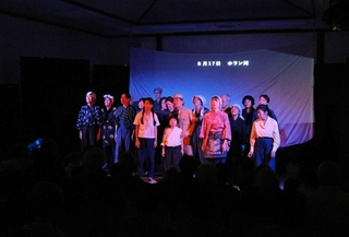 高橋村満州開拓団の史実を基に制作された演劇が豊岡市内３カ所で上演された＝同市但東町久畑