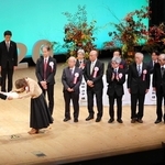 感謝状を受ける各分野の功労者＝豊岡市民会館